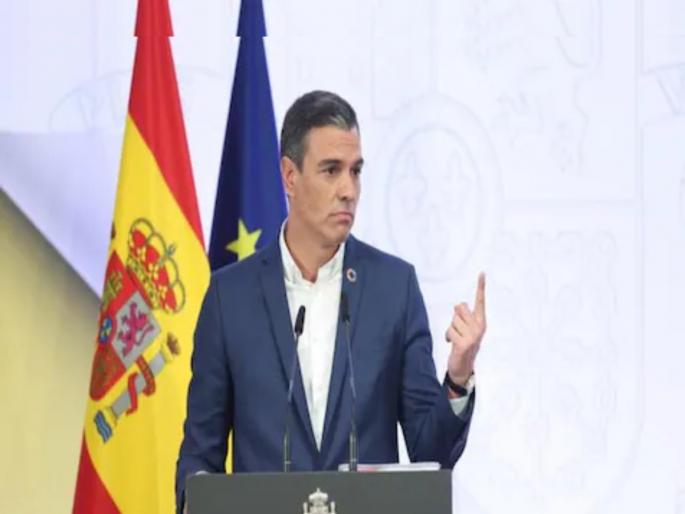 Spanish Prime Minister advice to employees not to wear tie here is the reason behind it | स्पेनच्या पंतप्रधानांचा कर्मचाऱ्यांना टाय न वापरण्याचा सल्ला, कारण ऐकताच सर्व पाहातच राहिले! Spanish Prime Minister advice to employees not to wear tie here is the reason behind it | स्पेनच्या पंतप्रधानांचा कर्मचाऱ्यांना टाय न वापरण्याचा सल्ला, कारण ऐकताच सर्व पाहातच राहिले!