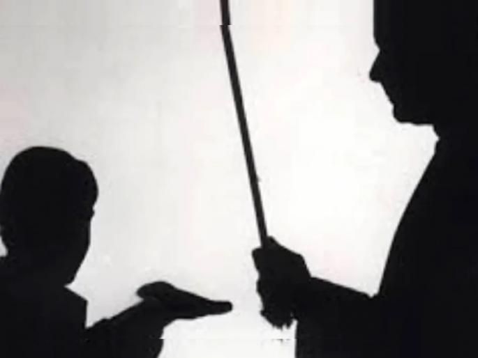 udaipur minor thrashed by infuriated teacher for replying to question asked to another student | धक्कादायक! दुसऱ्या विद्यार्थ्याला विचारलेल्या प्रश्नाचं उत्तर दिलं म्हणून शिक्षकानं विद्यार्थ्याला बेंचवर आपटून दात पाडले udaipur minor thrashed by infuriated teacher for replying to question asked to another student | धक्कादायक! दुसऱ्या विद्यार्थ्याला विचारलेल्या प्रश्नाचं उत्तर दिलं म्हणून शिक्षकानं विद्यार्थ्याला बेंचवर आपटून दात पाडले