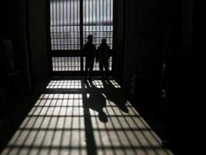 children concentration in jail Beaten and made to clean the toilet | बालगृह आहे की छळछावणी? बीडमधील क्राैर्य; मारहाण, शौचालयही साफ करायला लावले children concentration in jail Beaten and made to clean the toilet | बालगृह आहे की छळछावणी? बीडमधील क्राैर्य; मारहाण, शौचालयही साफ करायला लावले