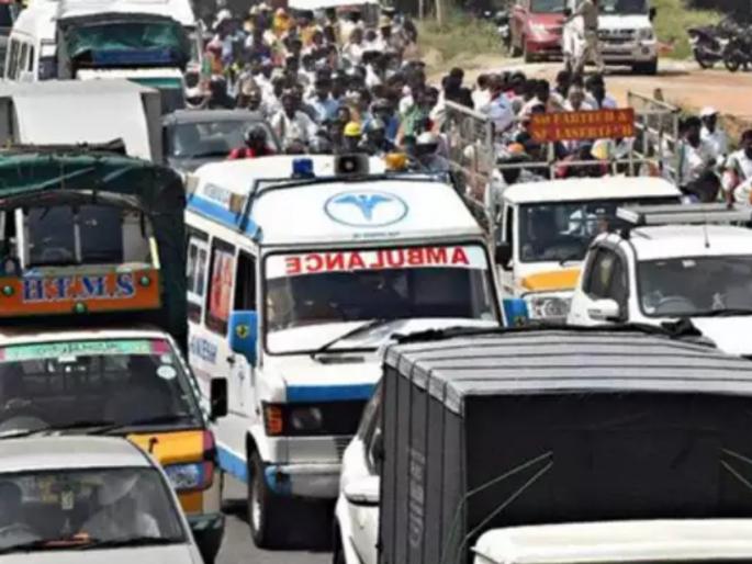 Ambulance fire brigade continues to block the road Penalty action only on paper | रुग्णवाहिका, अग्निशमनची रस्त्यावर अडवणूक सुरूच! दंडाची कारवाई कागदावरच Ambulance fire brigade continues to block the road Penalty action only on paper | रुग्णवाहिका, अग्निशमनची रस्त्यावर अडवणूक सुरूच! दंडाची कारवाई कागदावरच