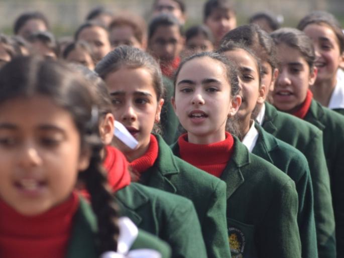 kashmir increase in number of students in schools last two years | स्कूल चले हम...काश्मीरमध्ये पुन्हा फुलू लागल्या शाळा; २ वर्षांत पटसंख्येत लक्षणीय वाढ!