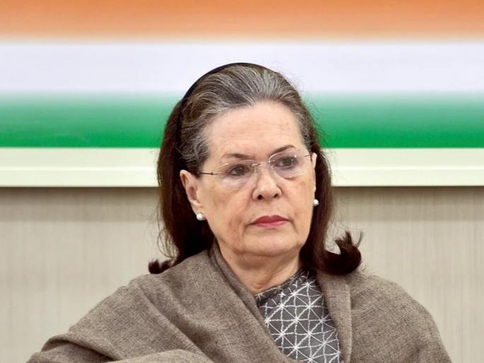 Sonia Gandhi will remain the Congress President Fear of disbanding the party without the Gandhi family | सोनिया गांधीच राहणार काँग्रेस अध्यक्ष; गांधी कुटुंबीयांविना पक्ष विखुरण्याची भीती