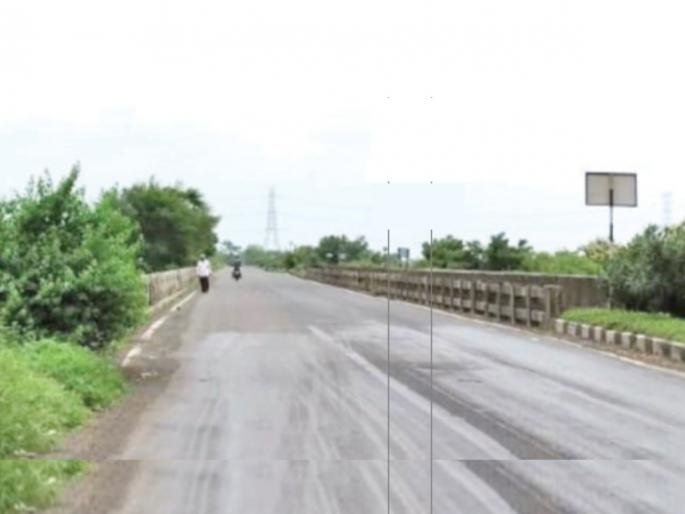 2 26 crore bridge has fallen to 244 crores there is a possibility of having to pay another 277 crores | आश्चर्यच! २.२६ कोटींचा पूल पडला २४४ कोटींत, आणखी २७७ कोटी माेजावे लागण्याचीही शक्यता 2 26 crore bridge has fallen to 244 crores there is a possibility of having to pay another 277 crores | आश्चर्यच! २.२६ कोटींचा पूल पडला २४४ कोटींत, आणखी २७७ कोटी माेजावे लागण्याचीही शक्यता