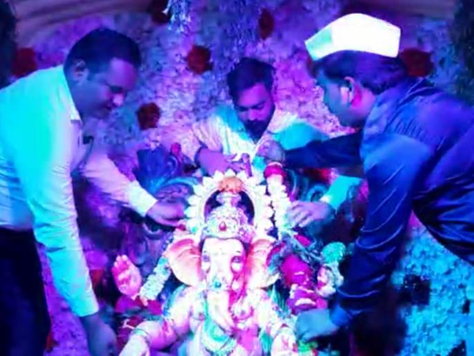 Godavari express ganeshotsav | ढोल ताशांच्या गजरात गोदावरीच्या राजाची स्थापना Godavari express ganeshotsav | ढोल ताशांच्या गजरात गोदावरीच्या राजाची स्थापना