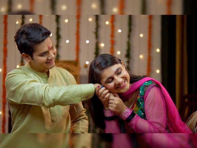 Gauri Poojan 2022: Don't forget to invite your beloved sister at home before inviting Gauri; Because... | Gauri Poojan 2022: गौरीला आवाहन करण्याआधी आपल्या लाडक्या बहिणीला माहेरी बोलवायला विसरू नका; कारण... Gauri Poojan 2022: Don't forget to invite your beloved sister at home before inviting Gauri; Because... | Gauri Poojan 2022: गौरीला आवाहन करण्याआधी आपल्या लाडक्या बहिणीला माहेरी बोलवायला विसरू नका; कारण...