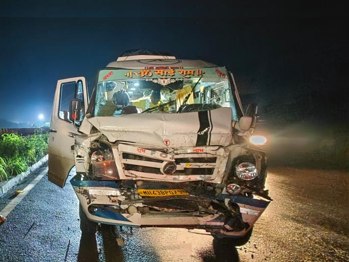 Accident on Mumbai Goa highway traveler bus collides with trailer 14 passengers including driver injured | मुंबई-गोवा महामार्गावर अपघात, ट्रॅव्हलर बसची ट्रेलरला धडक; चालकासह १४ प्रवासी जखमी Accident on Mumbai Goa highway traveler bus collides with trailer 14 passengers including driver injured | मुंबई-गोवा महामार्गावर अपघात, ट्रॅव्हलर बसची ट्रेलरला धडक; चालकासह १४ प्रवासी जखमी