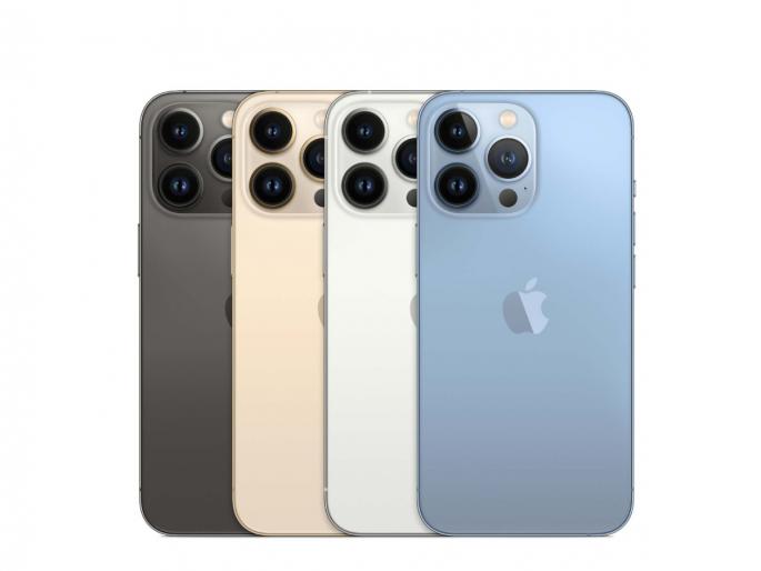 iPhone 13 and iPhone 12 price cut in India Check out new official prices | iPhone 13 and iPhone 12 price cut: आयफोन-१४ लाँच होताच भारतात आयफोन-१३ आणि आयफोन-१२ च्या किमतीत मोठी घट, जाणून घ्या किंमत...