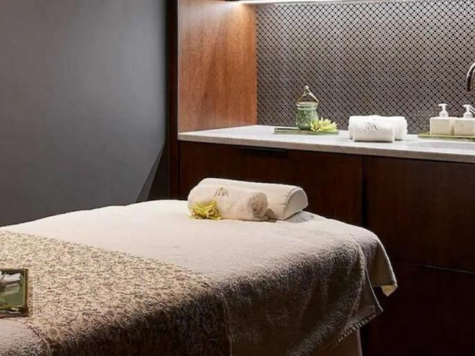 7 girls 13 boy spa center in indore mp police | ७ मुली अन् १३ तरुण...स्पा सेंटरवर पोलिसांची धाड टाकली अन् समोर जे दिसलं ते पाहून सर्वच चक्रावले! 7 girls 13 boy spa center in indore mp police | ७ मुली अन् १३ तरुण...स्पा सेंटरवर पोलिसांची धाड टाकली अन् समोर जे दिसलं ते पाहून सर्वच चक्रावले!