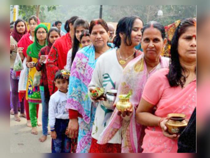 Navratri 2022: Is it okay to walk barefoot during Navratri? Is there any science or any reason behind it? Let's find out! | Navratri 2022: नवरात्रीत अनवाणी चालणे योग्य आहे का? त्यामागे काही शास्त्राधार आहे की लोकसमजूत? जाणून घेऊ! Navratri 2022: Is it okay to walk barefoot during Navratri? Is there any science or any reason behind it? Let's find out! | Navratri 2022: नवरात्रीत अनवाणी चालणे योग्य आहे का? त्यामागे काही शास्त्राधार आहे की लोकसमजूत? जाणून घेऊ!