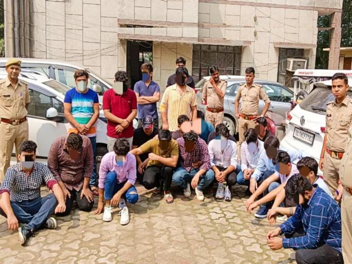 celebrating birthday party on flyover near delhi 21 accused arrested | उड्डाणपुलावर 'बर्थ डे' सेलिब्रेट करणं पडलं महागात, २१ जणांना अटक अन् ८ लग्जरी कारही जप्त; नेमकं काय घडलं पाहा... celebrating birthday party on flyover near delhi 21 accused arrested | उड्डाणपुलावर 'बर्थ डे' सेलिब्रेट करणं पडलं महागात, २१ जणांना अटक अन् ८ लग्जरी कारही जप्त; नेमकं काय घडलं पाहा...