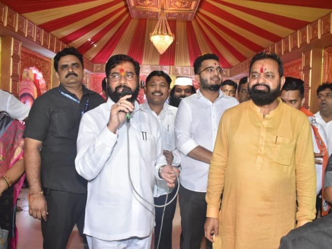 Due to the role of Balasaheb the activists are getting support the Chief Minister took darshan of the goddess of Chandivali | बाळासाहेबांच्या भूमिकेमुळे कार्यकर्त्यांचा पाठींबा मिळतोय, मुख्यमंत्र्यांनी घेतले चांदीवलीच्या देवींचे दर्शन Due to the role of Balasaheb the activists are getting support the Chief Minister took darshan of the goddess of Chandivali | बाळासाहेबांच्या भूमिकेमुळे कार्यकर्त्यांचा पाठींबा मिळतोय, मुख्यमंत्र्यांनी घेतले चांदीवलीच्या देवींचे दर्शन