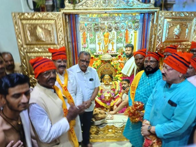 Koli community in Mumbai needs rehabilitation support for displacement, Koli community has put a bow on Mumbai Devi | मुंबईतील कोळी समाज विस्थापनाला हवी पुनर्वसनाची साथ, कोळी समाजाने घातले घातले मुंबादेवीला साकड Koli community in Mumbai needs rehabilitation support for displacement, Koli community has put a bow on Mumbai Devi | मुंबईतील कोळी समाज विस्थापनाला हवी पुनर्वसनाची साथ, कोळी समाजाने घातले घातले मुंबादेवीला साकड