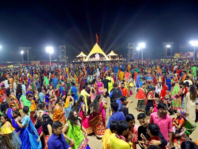 navratri festival is coming with new clothing trends garba new dress every day | नवरात्रोत्सव येतोय नवीन कपड्यांचा ट्रेंड; गरब्याला दरदिवशी नवीन ड्रेस navratri festival is coming with new clothing trends garba new dress every day | नवरात्रोत्सव येतोय नवीन कपड्यांचा ट्रेंड; गरब्याला दरदिवशी नवीन ड्रेस