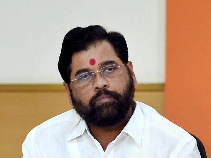 Crime against Uddhav Thackeray supporters chanting slogans against Chief Minister while going for Dussehra melava | उद्धव ठाकरे समर्थकांवर गुन्हा, दसरा मेळाव्यासाठी जाताना दिली मुख्यमंत्र्यांविरोधात घोषणाबाजी Crime against Uddhav Thackeray supporters chanting slogans against Chief Minister while going for Dussehra melava | उद्धव ठाकरे समर्थकांवर गुन्हा, दसरा मेळाव्यासाठी जाताना दिली मुख्यमंत्र्यांविरोधात घोषणाबाजी