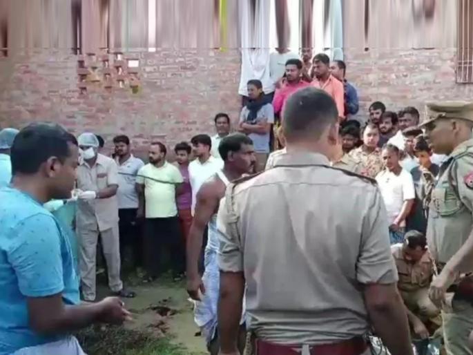 chandauli girlfriend being blackmailed by obscene mms not agree murdered with knife drinking alcohol | मित्राच्या गर्लफ्रेंडचा MMS बनवला, मग शरीर संबंधाची मागणी; ऐकलं नाही म्हणून... chandauli girlfriend being blackmailed by obscene mms not agree murdered with knife drinking alcohol | मित्राच्या गर्लफ्रेंडचा MMS बनवला, मग शरीर संबंधाची मागणी; ऐकलं नाही म्हणून...