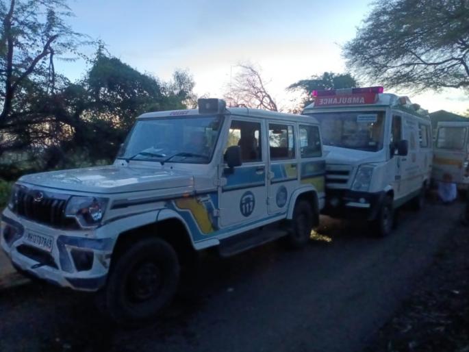 A speeding tempo hit the ambulance and the ambulance hit the police jeep | भरधाव टेम्पो रूग्णवाहिकेवर तर रूग्णवाहिका पोलिसांच्या जीपवर आदळली A speeding tempo hit the ambulance and the ambulance hit the police jeep | भरधाव टेम्पो रूग्णवाहिकेवर तर रूग्णवाहिका पोलिसांच्या जीपवर आदळली