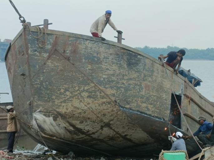 Action against illegal sand miners Property worth two crores destroyed | बेकायदा रेती उपसा करणाऱ्यांवर कारवाई; दोन कोटींचा मुद्देमाल नष्ट Action against illegal sand miners Property worth two crores destroyed | बेकायदा रेती उपसा करणाऱ्यांवर कारवाई; दोन कोटींचा मुद्देमाल नष्ट