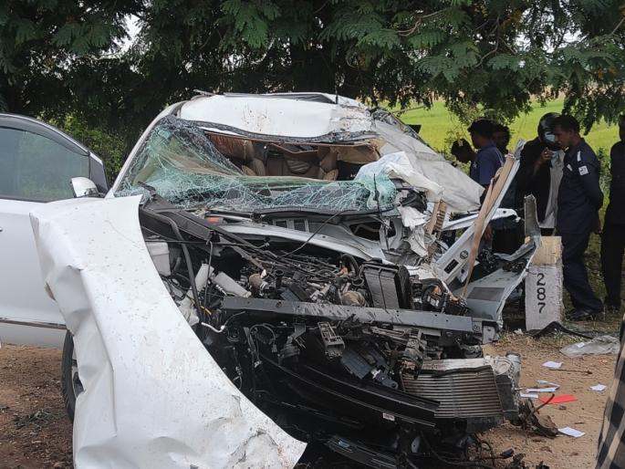 In a car accident Dr Surekha Barlota killed three injured Incident while returning from Hyderabad | कार अपघातात डॉ. सुरेखा बरलोटा ठार, तिघे जखमी; हैदराबाद येथून परत येत असतानाची घटना In a car accident Dr Surekha Barlota killed three injured Incident while returning from Hyderabad | कार अपघातात डॉ. सुरेखा बरलोटा ठार, तिघे जखमी; हैदराबाद येथून परत येत असतानाची घटना