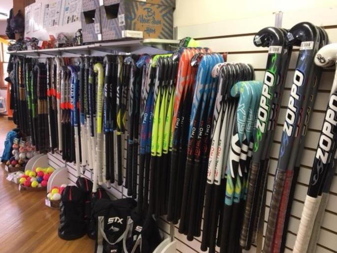 Hockey stick disappeared from sports shops After cricket now prefer badminton, lawn tennis | स्पाेर्ट्सच्या दुकानांतून हॉकी स्टिक झाली गायब! क्रिकेटनंतर आता बॅडमिंटन, लॉन टेनिसला प्राधान्य Hockey stick disappeared from sports shops After cricket now prefer badminton, lawn tennis | स्पाेर्ट्सच्या दुकानांतून हॉकी स्टिक झाली गायब! क्रिकेटनंतर आता बॅडमिंटन, लॉन टेनिसला प्राधान्य