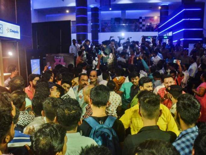 Crime against 100 activists including Jitendra Awhad couple beaten up in cinema hall | जितेंद्र आव्हाडांसह १०० कार्यकर्त्यांवर गुन्हा, चित्रपटगृहात दाम्पत्याला मारहाण Crime against 100 activists including Jitendra Awhad couple beaten up in cinema hall | जितेंद्र आव्हाडांसह १०० कार्यकर्त्यांवर गुन्हा, चित्रपटगृहात दाम्पत्याला मारहाण