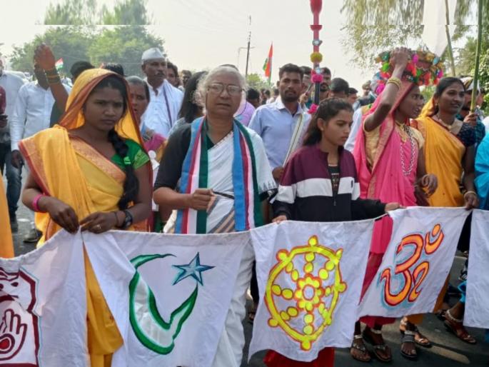 Those who call us a piecemeal gang are now dividing the country, Medha Patkar alleges | आम्हाला तुकडे तुकडे गॅंग म्हणणारे आता देशाचे तुकडे करताहेत, मेधा पाटकर यांचा आरोप Those who call us a piecemeal gang are now dividing the country, Medha Patkar alleges | आम्हाला तुकडे तुकडे गॅंग म्हणणारे आता देशाचे तुकडे करताहेत, मेधा पाटकर यांचा आरोप