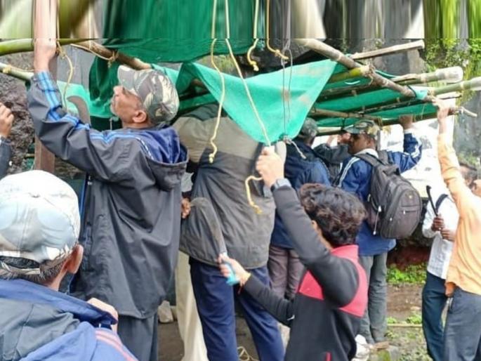 Forest department action on stalls at Sinhagad fort sudden encroachment raised | किल्ले सिंहगडावरील स्टाॅल्सवर वन विभागाची कारवाई, अचानक अतिक्रमणावर उगारला बडगा Forest department action on stalls at Sinhagad fort sudden encroachment raised | किल्ले सिंहगडावरील स्टाॅल्सवर वन विभागाची कारवाई, अचानक अतिक्रमणावर उगारला बडगा