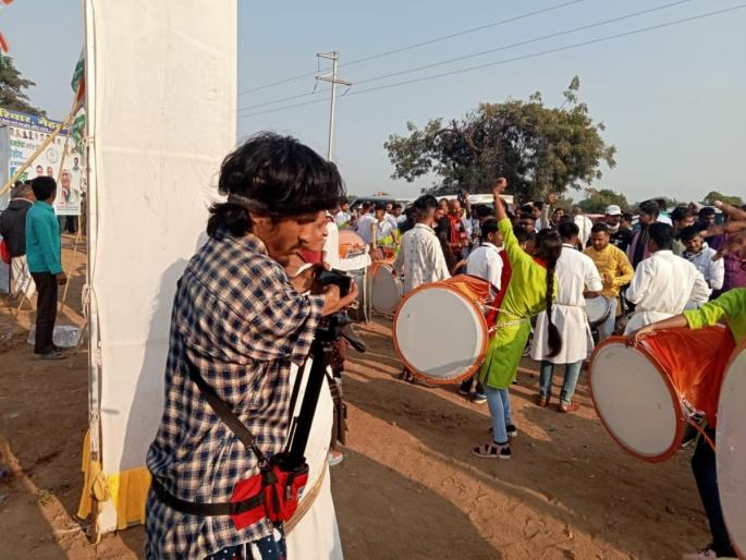 A 23-year-old disabled person from Himachal Pradesh on the streets of Maharashtra, a step taken to encourage youth | हिमाचल प्रदेशाचा २३ वर्षीय दिव्यांग महाराष्ट्राच्या रस्त्यावर, तरुणाईत उत्साह वाढविण्यासाठी उचलले पाऊल A 23-year-old disabled person from Himachal Pradesh on the streets of Maharashtra, a step taken to encourage youth | हिमाचल प्रदेशाचा २३ वर्षीय दिव्यांग महाराष्ट्राच्या रस्त्यावर, तरुणाईत उत्साह वाढविण्यासाठी उचलले पाऊल