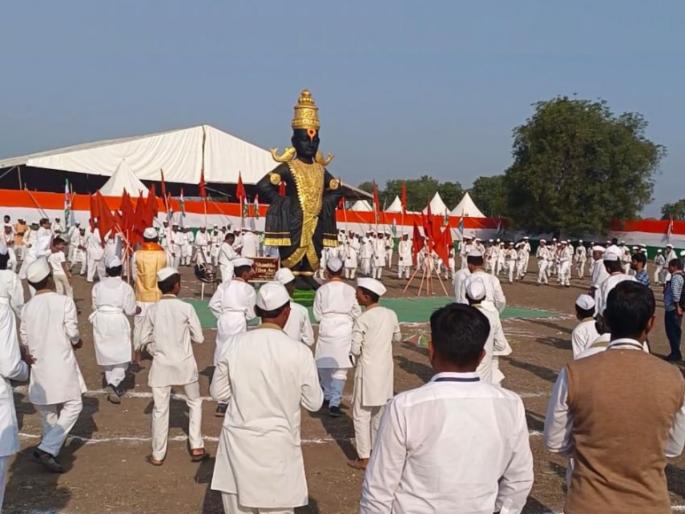 Congress leader Rahul Gandhi played in Shegaon bharat jodo yatra | ...मी वारकरी आगळा! काँग्रेस नेते राहुल गांधी शेगावात खेळले पाऊली