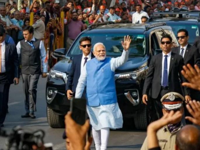 Complaint filed by Election Commission against Prime Minister Modi allegation of road show near polling booth | Gujrat Assembly electoin 2022: पंतप्रधान मोदींविरोधात निवडणूक आयोगाकडून तक्रार दाखल, पोलिंग बूथ जवळ रोड शो केल्याचा आरोप Complaint filed by Election Commission against Prime Minister Modi allegation of road show near polling booth | Gujrat Assembly electoin 2022: पंतप्रधान मोदींविरोधात निवडणूक आयोगाकडून तक्रार दाखल, पोलिंग बूथ जवळ रोड शो केल्याचा आरोप