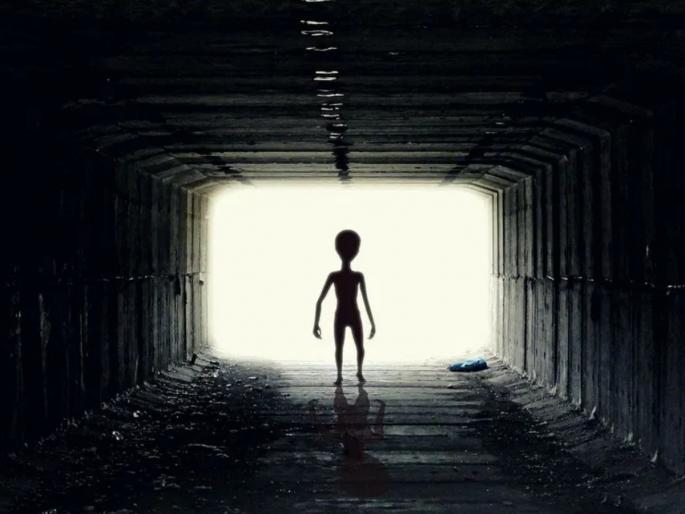 man claims he has been abducted by aliens 60 times and has footage to prove they exist | एलियन्सनं मला ६० वेळा किडनॅप केलं, पुराव्यासह एकानं केला खळबळजनक दावा! नेमकं प्रकरण काय? man claims he has been abducted by aliens 60 times and has footage to prove they exist | एलियन्सनं मला ६० वेळा किडनॅप केलं, पुराव्यासह एकानं केला खळबळजनक दावा! नेमकं प्रकरण काय?