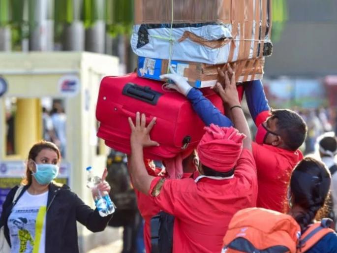 odisha guest teacher works as coolie for education of poor kids | दिवसा शिक्षक, रात्री कुलीचं काम...पैशासाठी नव्हे, माणुसकीसाठी काम करणारा 'देवमाणूस'! odisha guest teacher works as coolie for education of poor kids | दिवसा शिक्षक, रात्री कुलीचं काम...पैशासाठी नव्हे, माणुसकीसाठी काम करणारा 'देवमाणूस'!