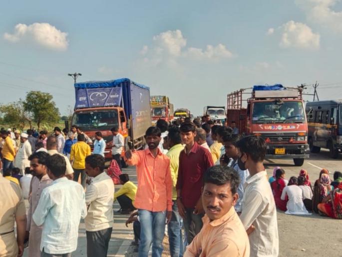 The woman crushed as the tempo backed off; Angry villagers blocked the road | टेम्पो पाठीमागे घेताना महिला चिरडली; संतप्त गावकऱ्यांनी रोखला रस्ता