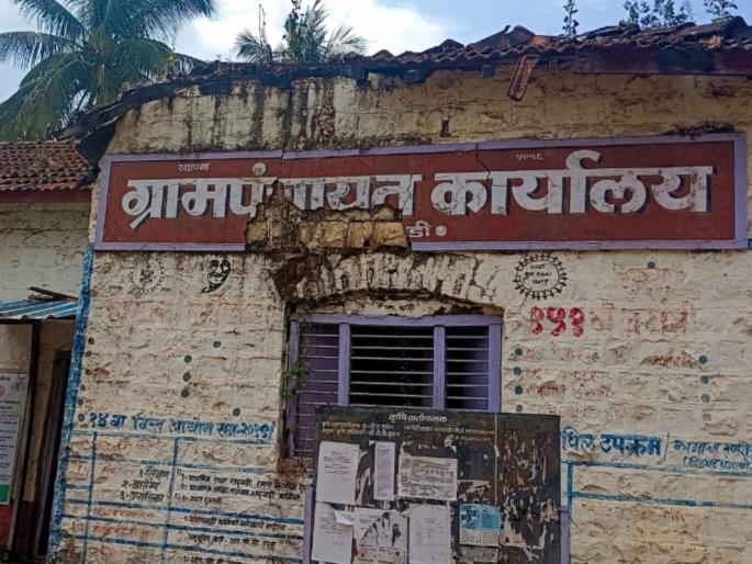 Villagers boycotted voting in Shahuwadi | शाहूवाडीत ग्रामस्थांनी मतदानावर टाकला बहिष्कार Villagers boycotted voting in Shahuwadi | शाहूवाडीत ग्रामस्थांनी मतदानावर टाकला बहिष्कार