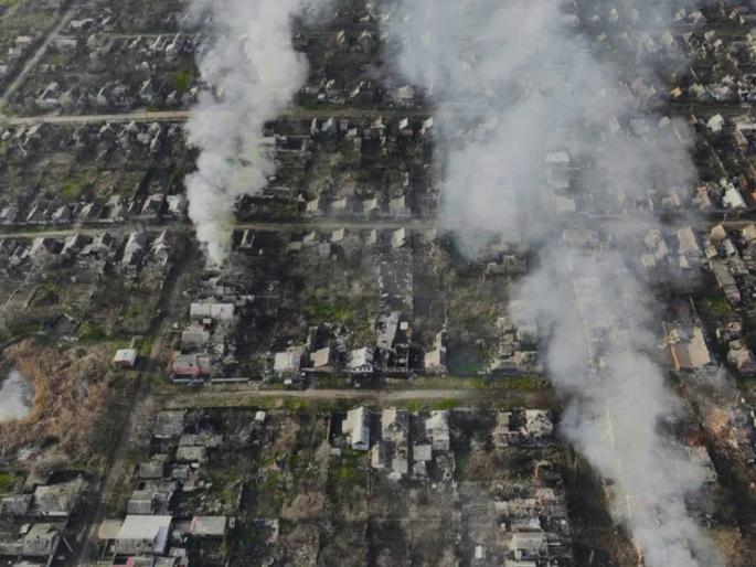 russian president putin orders temporary ceasefire with ukraine due to orthodox christmas | रशियाकडून युद्धविरामाची घोषणा, दोन दिवसांसाठी युक्रेनविरुद्धचं युद्ध थांबणार; जाणून घ्या कारण... russian president putin orders temporary ceasefire with ukraine due to orthodox christmas | रशियाकडून युद्धविरामाची घोषणा, दोन दिवसांसाठी युक्रेनविरुद्धचं युद्ध थांबणार; जाणून घ्या कारण...