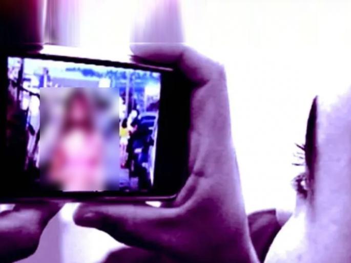 police constable suspended for sharing obscene video of colleagues wife in mumabi | ज्या WhatsApp ग्रूपमध्ये होता हवालदार त्याच ग्रूपमध्ये दुसऱ्या हवालदारासोबतचा पत्नीचा अश्लील Video आला अन्... police constable suspended for sharing obscene video of colleagues wife in mumabi | ज्या WhatsApp ग्रूपमध्ये होता हवालदार त्याच ग्रूपमध्ये दुसऱ्या हवालदारासोबतचा पत्नीचा अश्लील Video आला अन्...