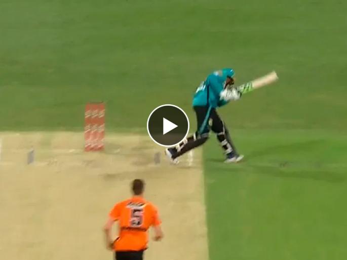 usman khawaja struck on helmet jason behrendorff big bash league video brisbane heat perth scorchers | सूर्यकुमारला कॉपी करायला गेला ऑस्ट्रेलियाचा फलंदाज अन् आलं अंगाशी! पाहा Video