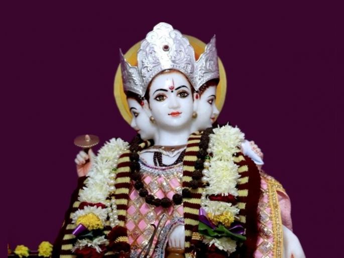 On Thursday we say Datta Guru's Aarti, understand the meaning of some difficult words! | गुरुवारी आपण दत्त गुरुंची आरती म्हणतो, त्यातल्या काही अवघड शब्दांचा भावार्थही समजून घ्या! On Thursday we say Datta Guru's Aarti, understand the meaning of some difficult words! | गुरुवारी आपण दत्त गुरुंची आरती म्हणतो, त्यातल्या काही अवघड शब्दांचा भावार्थही समजून घ्या!