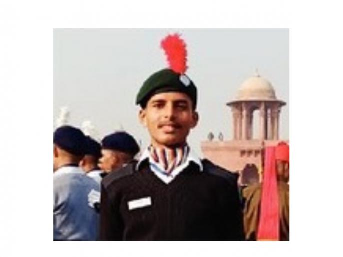 Rickshaw drivers son in RD parade | रिक्षाचालकाचा मुलगा ‘आरडी’ परेडमध्ये... Rickshaw drivers son in RD parade | रिक्षाचालकाचा मुलगा ‘आरडी’ परेडमध्ये...