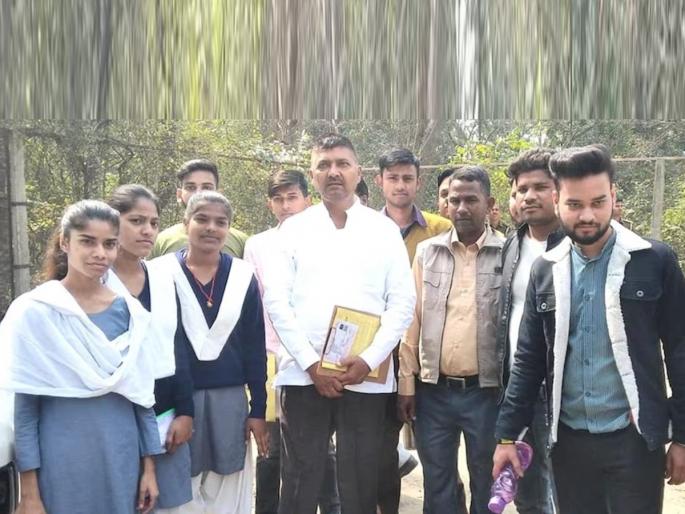sakshi mishra father former bjp mla rajesh mishra alias pappu bhartaul appeared for up board 12th class exam in bareilly | भाजपाचे ५१ वर्षीय माजी आमदार १२ वीची परीक्षा द्यायला पोहोचले, म्हणाले LLB करायचंय अन्... sakshi mishra father former bjp mla rajesh mishra alias pappu bhartaul appeared for up board 12th class exam in bareilly | भाजपाचे ५१ वर्षीय माजी आमदार १२ वीची परीक्षा द्यायला पोहोचले, म्हणाले LLB करायचंय अन्...