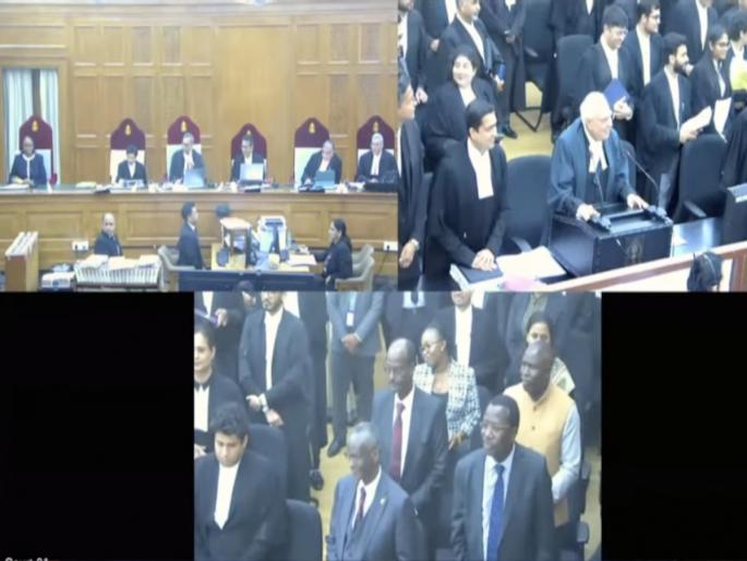 Chief Justice of Kenya Martha K Koome present in the first bench of the Supreme Court to witness the Constitution Bench hearing in the ShivSena Case | शिवसेनेच्या सुनावणीवेळी थेट केनियाचे सरन्यायाधीश येऊन बसले, 'केस' समजावताना चंद्रचूडही मिश्किल हसले Chief Justice of Kenya Martha K Koome present in the first bench of the Supreme Court to witness the Constitution Bench hearing in the ShivSena Case | शिवसेनेच्या सुनावणीवेळी थेट केनियाचे सरन्यायाधीश येऊन बसले, 'केस' समजावताना चंद्रचूडही मिश्किल हसले