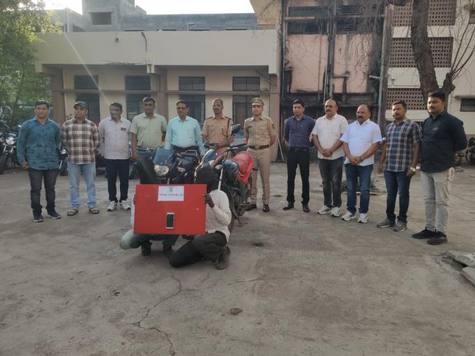 Two innkeepers who robbed a teacher in LCB's net | शिक्षकाची लूट करणारे दोन सराईत एलसीबीच्या जाळ्यात Two innkeepers who robbed a teacher in LCB's net | शिक्षकाची लूट करणारे दोन सराईत एलसीबीच्या जाळ्यात