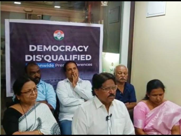 BJP protested by Ulhasnagar City Congress, Congress functionaries gave information about Gandhi | उल्हासनगर शहर काँग्रेस कडून भाजपचा निषेध, काँग्रेस पदाधिकार्यांनी दिली गांधी बाबत माहिती BJP protested by Ulhasnagar City Congress, Congress functionaries gave information about Gandhi | उल्हासनगर शहर काँग्रेस कडून भाजपचा निषेध, काँग्रेस पदाधिकार्यांनी दिली गांधी बाबत माहिती