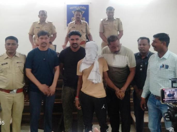 Cab driver's throat cut for loot Nandgaonpeth murder solved after five days | लुटीच्या उद्देशाने कापला कॅबचालकाचा गळा, नांदगावपेठच्या त्या खुनाचा पाच दिवसानंतर उलगडा Cab driver's throat cut for loot Nandgaonpeth murder solved after five days | लुटीच्या उद्देशाने कापला कॅबचालकाचा गळा, नांदगावपेठच्या त्या खुनाचा पाच दिवसानंतर उलगडा