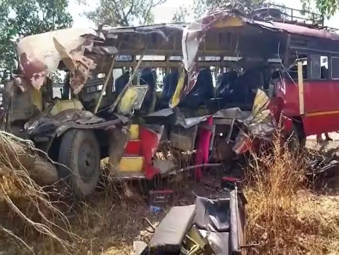 ST accident in Nashik death of one female passenger along with female conductor Many injured | नाशिकमध्ये एसटीचा भीषण अपघात, महिला वाहकासह एका महिला प्रवाशाचा मृत्यू; अनेक जण जखमी ST accident in Nashik death of one female passenger along with female conductor Many injured | नाशिकमध्ये एसटीचा भीषण अपघात, महिला वाहकासह एका महिला प्रवाशाचा मृत्यू; अनेक जण जखमी
