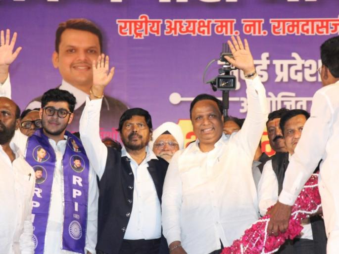 BJP Mayor in Mumbai Municipal Corporation rpi deputy mayor word in the rpi meet | मुंबई महानगर पालिकेत भाजपचा महापौर; महामेळाव्यात रिपाइंना उपमहापौरपदाचा शब्द BJP Mayor in Mumbai Municipal Corporation rpi deputy mayor word in the rpi meet | मुंबई महानगर पालिकेत भाजपचा महापौर; महामेळाव्यात रिपाइंना उपमहापौरपदाचा शब्द