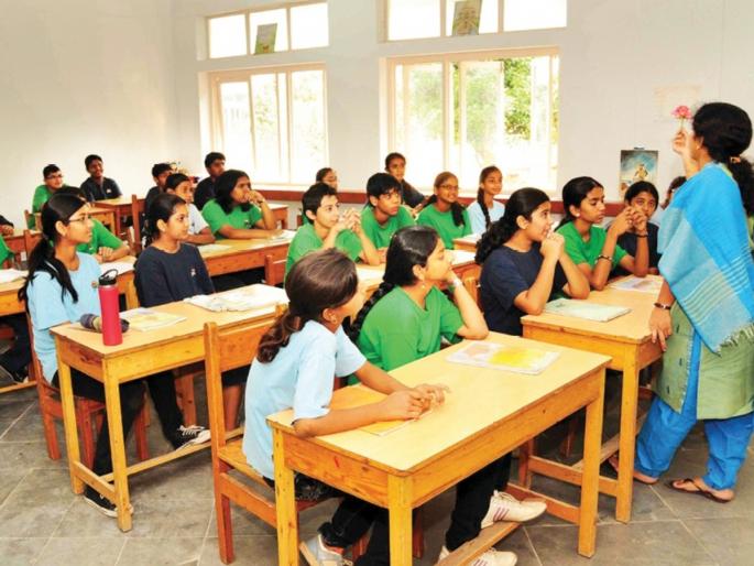 Spend half of parents salary on children's education; Education is not provided in schools despite charging exorbitant fees | पालकांचा अर्धा पगार मुलांच्या शिक्षणावर खर्च; भरमसाट फी आकारूनही शाळांमध्ये शिक्षण मिळेना Spend half of parents salary on children's education; Education is not provided in schools despite charging exorbitant fees | पालकांचा अर्धा पगार मुलांच्या शिक्षणावर खर्च; भरमसाट फी आकारूनही शाळांमध्ये शिक्षण मिळेना