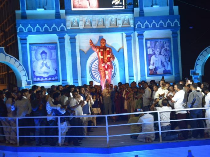 Jai Bhima celebration at midnight in Nashik | नाशिक मध्ये मध्यरात्रीच जय भीमचा जल्लोष Jai Bhima celebration at midnight in Nashik | नाशिक मध्ये मध्यरात्रीच जय भीमचा जल्लोष