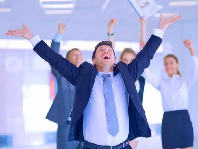 man in china won 365 days of paid leave at his company annual party | नशीबवान! ऑफीसच्या पार्टीत 'लकी ड्रॉ' जिंकला, मिळाली चक्क ३६५ दिवसांची भर पगारी सुट्टी man in china won 365 days of paid leave at his company annual party | नशीबवान! ऑफीसच्या पार्टीत 'लकी ड्रॉ' जिंकला, मिळाली चक्क ३६५ दिवसांची भर पगारी सुट्टी