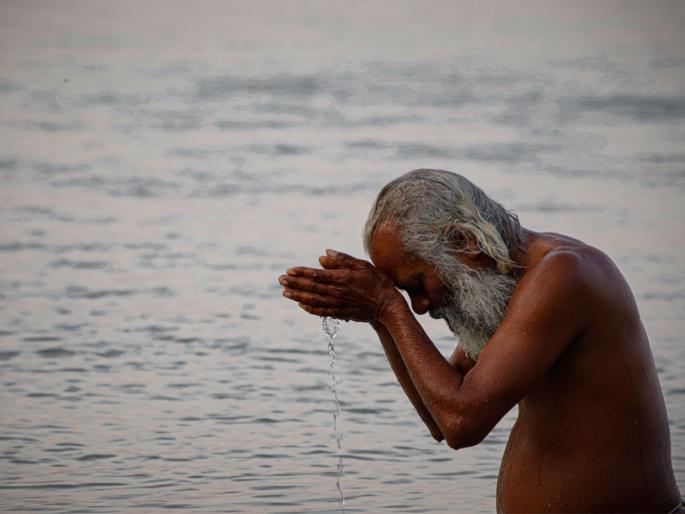 Ascetic monks bathe three times a day; But why? What benefits does it bring? Read in detail! | संन्यस्त साधू दिवसातून तीन वेळा स्नान करतात; पण का? त्यामुळे कोणते लाभ होतात? सविस्तर वाचा! Ascetic monks bathe three times a day; But why? What benefits does it bring? Read in detail! | संन्यस्त साधू दिवसातून तीन वेळा स्नान करतात; पण का? त्यामुळे कोणते लाभ होतात? सविस्तर वाचा!
