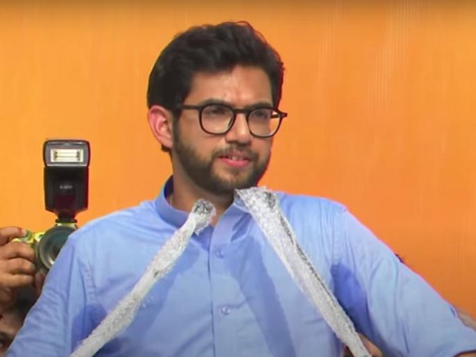 man get dizziness in morcha Aditya Thackeray stopped his speech and ask for water | मोर्चात एकाला आली भोवळ, आदित्य ठाकरेंनी थांबवलं भाषण अन्...! man get dizziness in morcha Aditya Thackeray stopped his speech and ask for water | मोर्चात एकाला आली भोवळ, आदित्य ठाकरेंनी थांबवलं भाषण अन्...!
